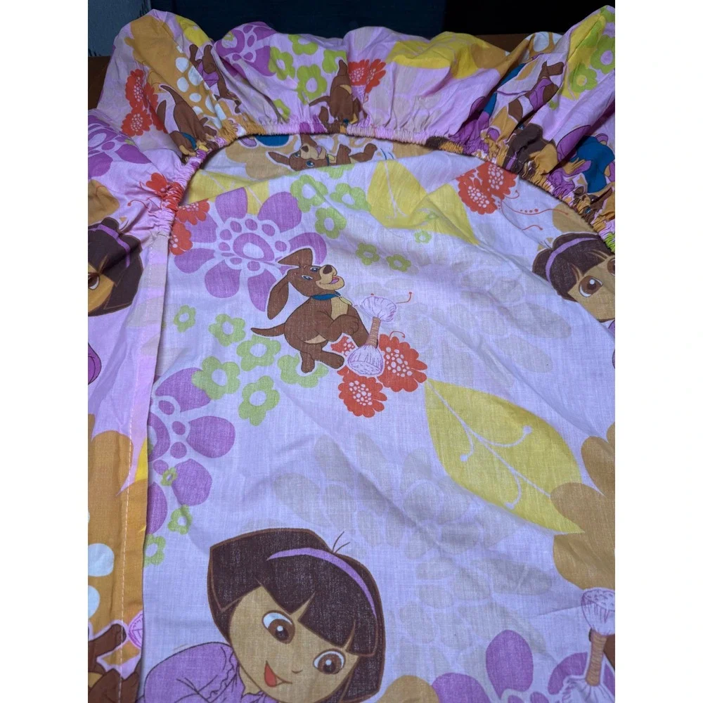Dora the Explorer Perrito Puppy Toddler Crib Fitted‎ Sheet Pink Purple Floral